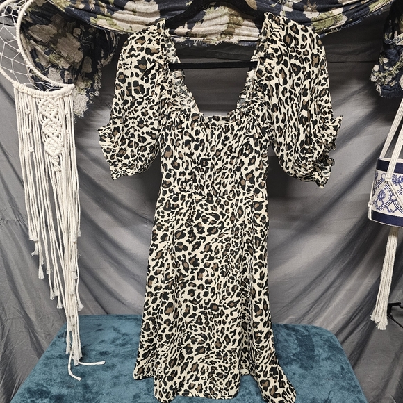 3/$25 ASOS Leopard Print Button Down Poof Sleeve Mini Dress size 6 - Picture 3 of 9